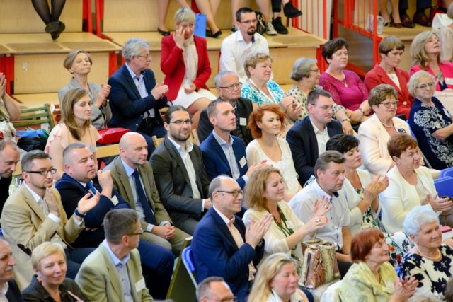 Jubileusz 100-lecia Szkoły - „Wspomnień czar” - część artystyczna podczas uroczystych obchodów Jubileuszu Szkoły